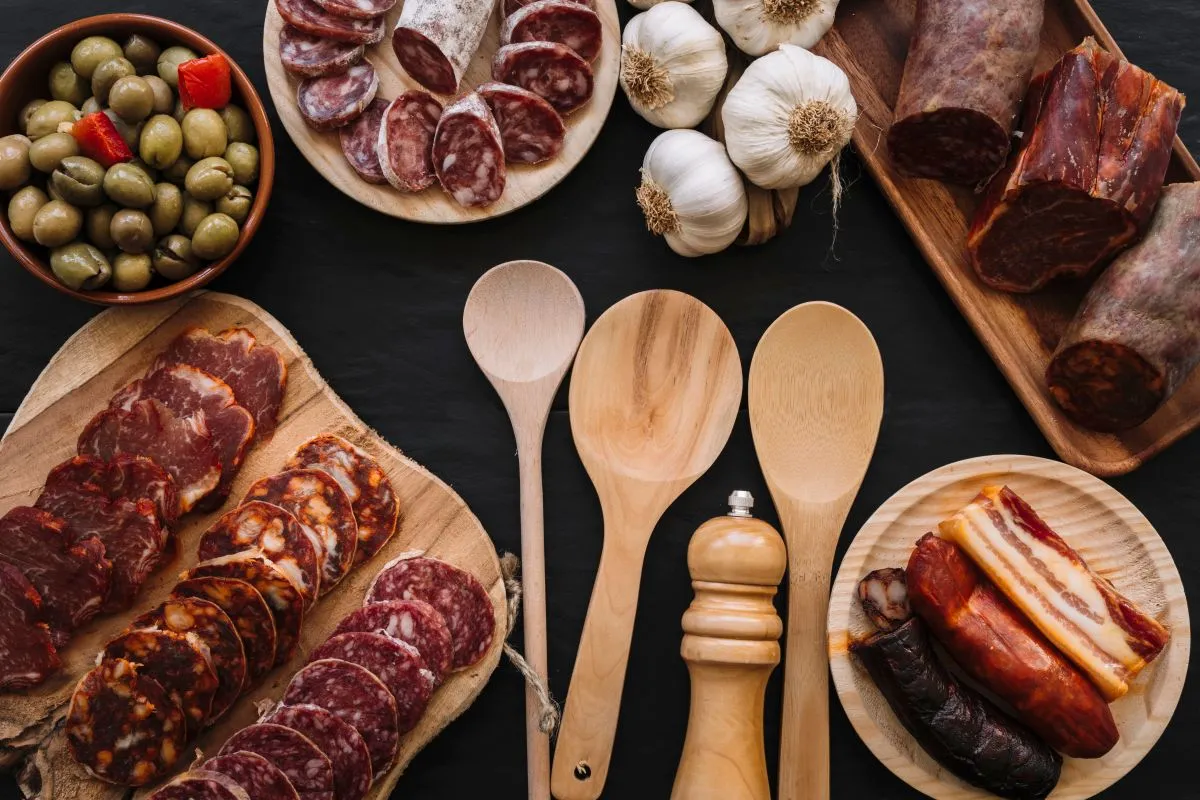 Delikatessen-auf-Tisch