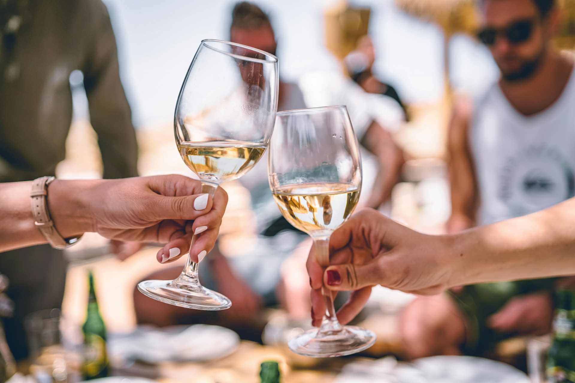 Alkoholfreier Weißwein im Vergleich - und welcher schmeckt