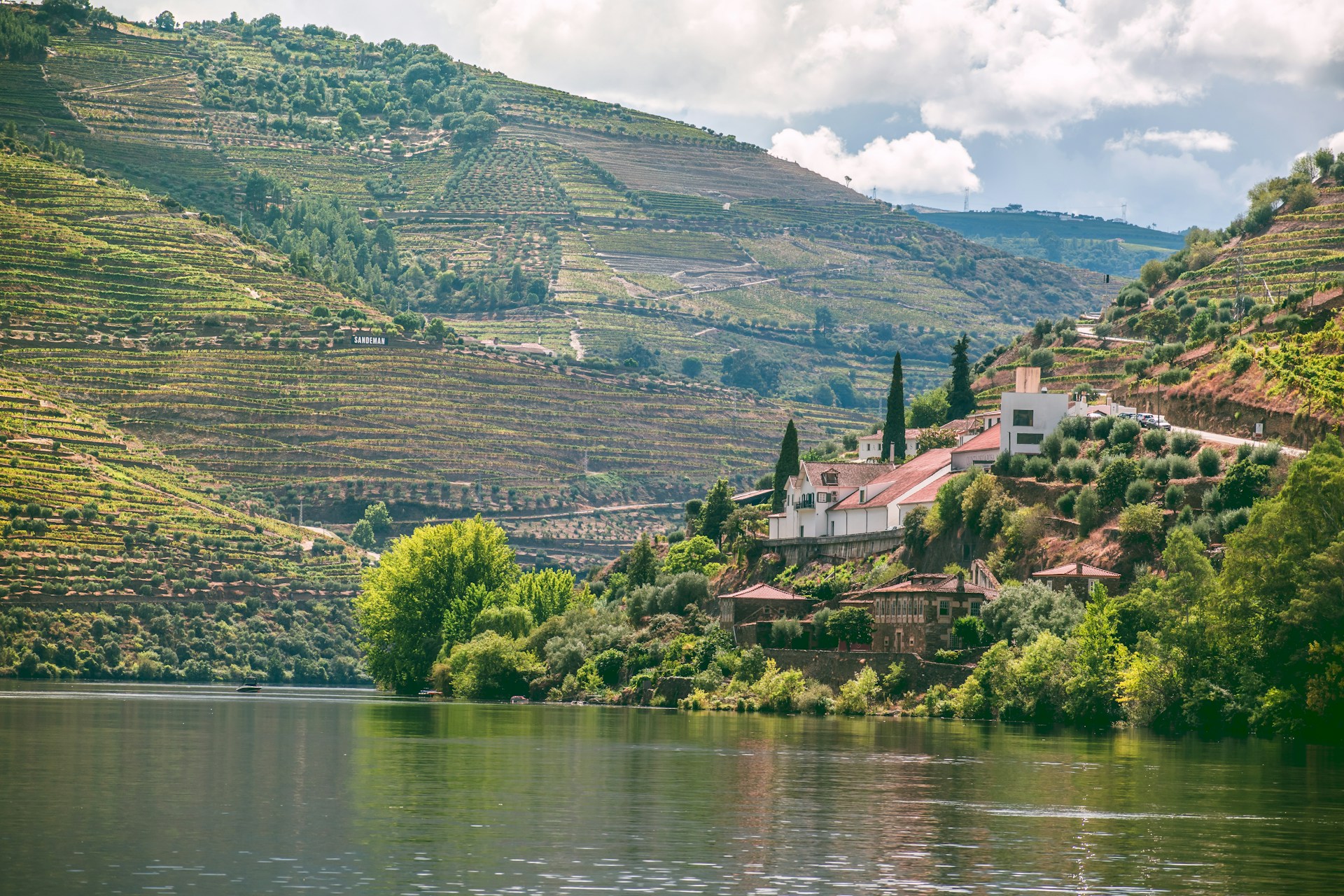 Berühmter Dessertwein aus Portugal ist der Portwein aus dem Douro-Tal