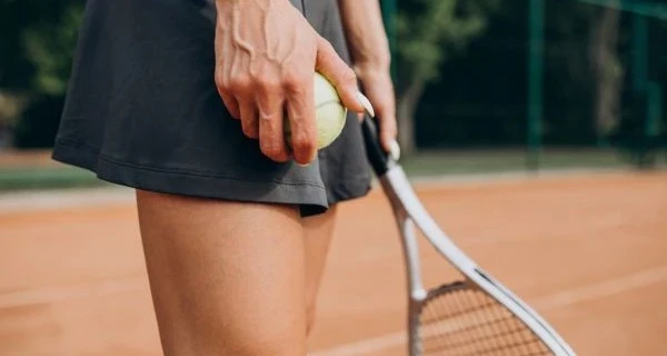 female-tennis-player-tennis-court
